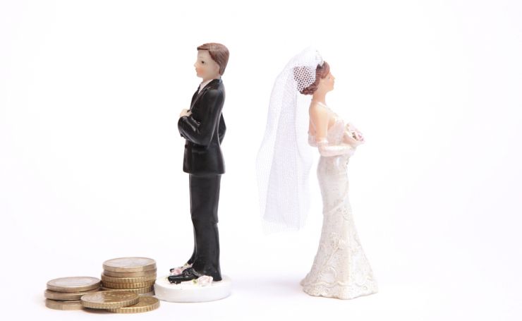 Wedding cake figurines with coins