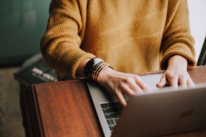 woman working on the laptop